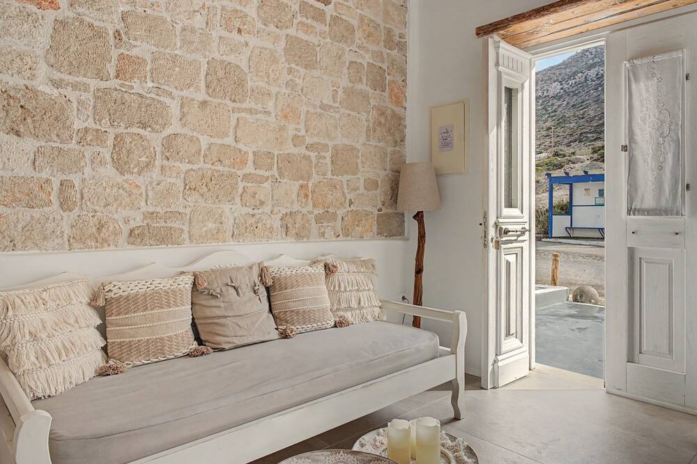 Finiki Apartment | Villa 'Grannys 1' with Mountain View, Wi-Fi and Air Conditioning