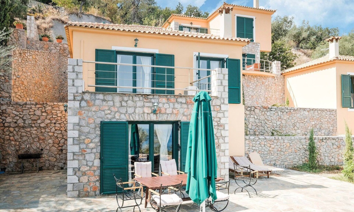 Livadi House | Villa in Greece by Kissakas Beach