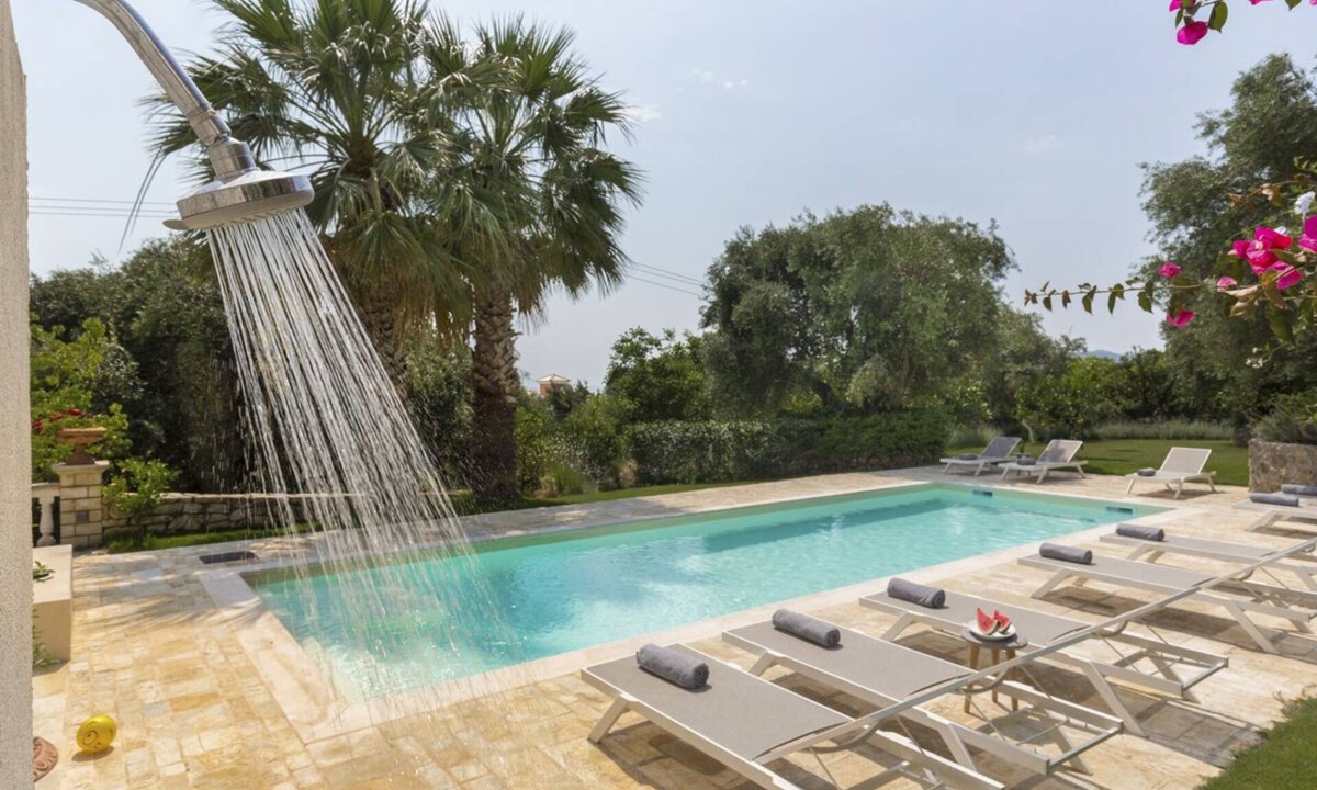 Benitses Villa | Villa Jacaranda Lilac