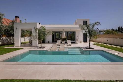 Loutraki Villa | Villa Kala Loutraki - Private Pool & Sauna I Beach