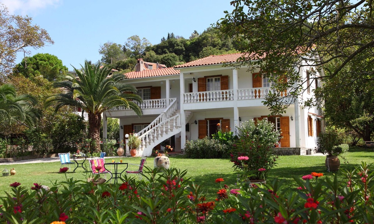 Asprogerakata Villa | Villa Karidia Deluxe villa with garden