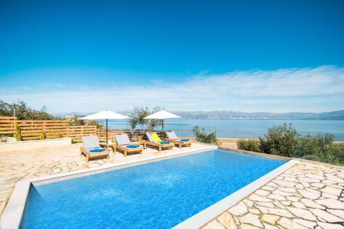 Apraos Villa | Villa Katostrato Beach by Villa Plus