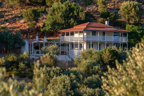 Votsi House | Villa Lakka