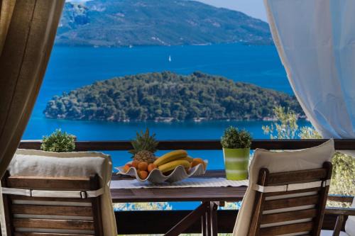 Perigiali Villa | Villa Meliti - private villa with stunning seaviews, infinity pool, close to the beach