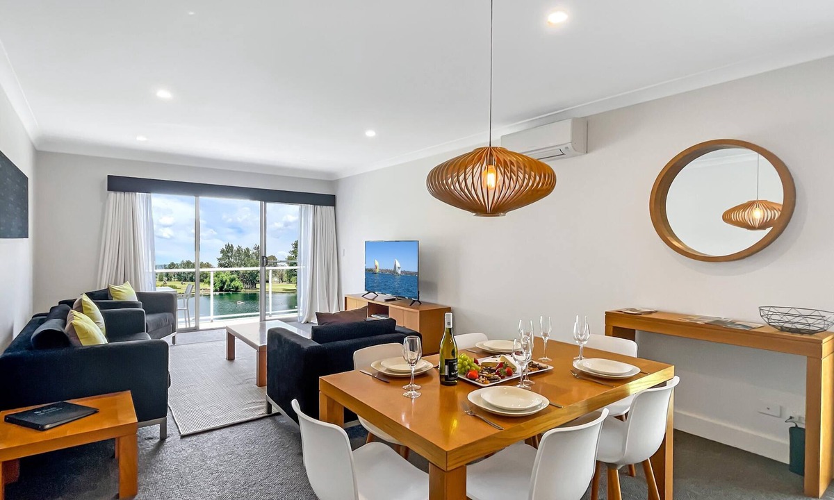 Lovedale Villa | Villa on the Green - Designer 2 bedroom, 2 bathroom villa at Rydges Resort