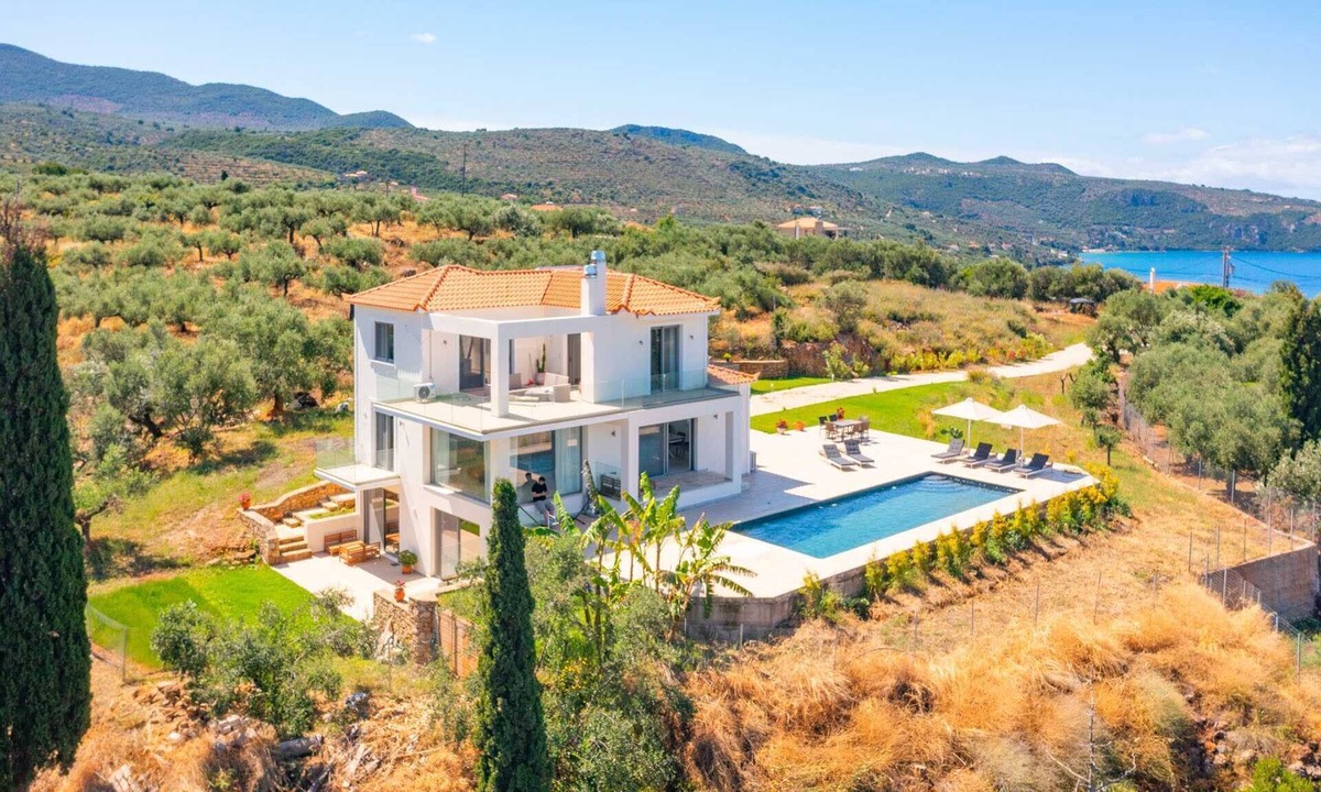 Kalamata Villa | Villa Sadova Summary: