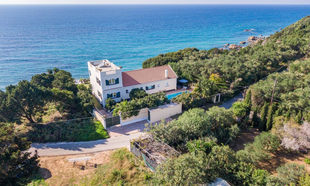 Chalikounas Villa | Villa 'Seahorse Bay Beach Halikounas' with Private Pool, Private Terrace and Air Conditioning