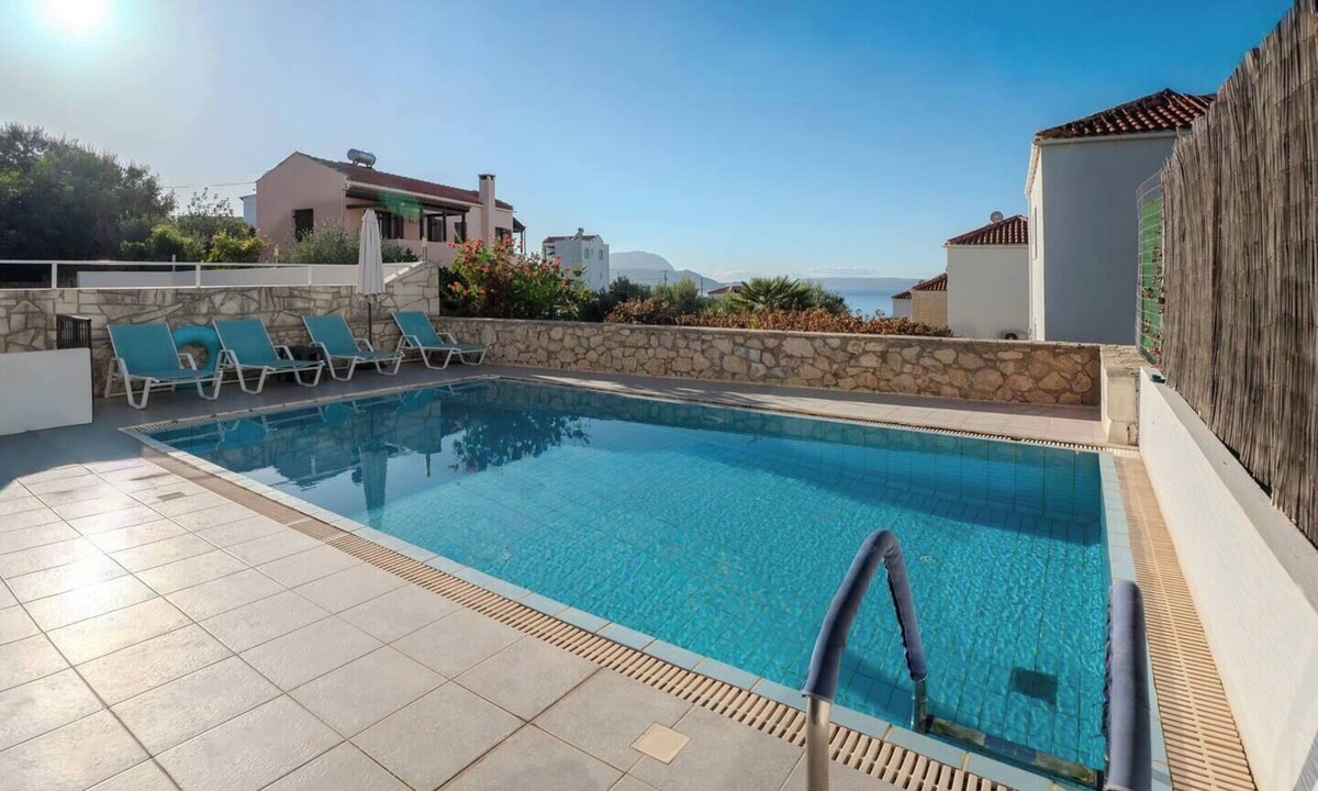 Plaka House | Villa Seavasti - With a private pool - close to the beach