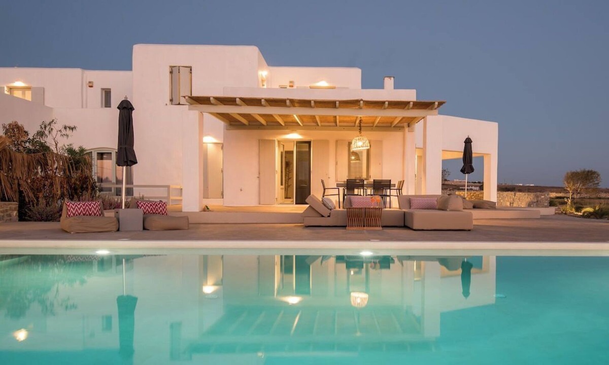 Paros Villa | Villa Sunshine · 5BR Beachfront Über Boho Chic Vil