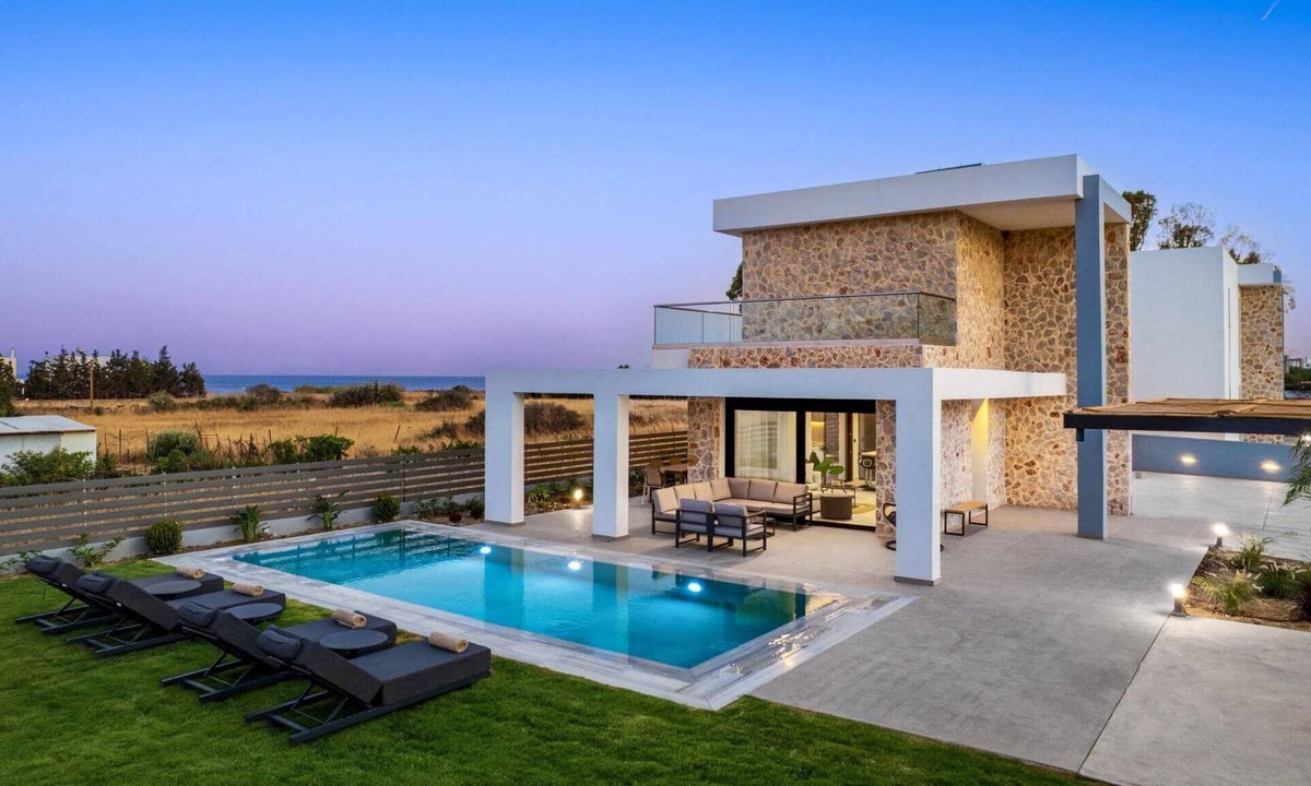 Gennadi Villa | Villa Terra Magna Alba by Villa Plus