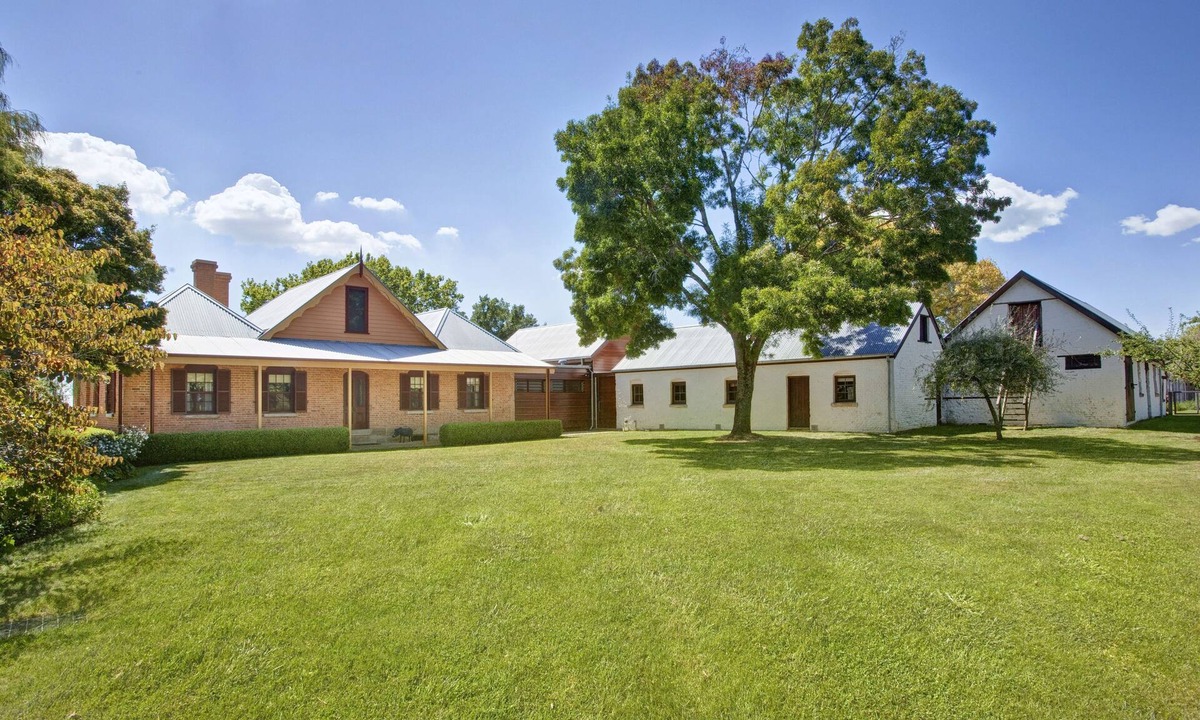 Exeter House | Vine Lodge- Heritage Getaway in Exeter