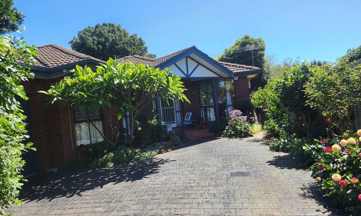 Essendon Villa | Vintage Villa in Essendon Exotic Garden Free Parking Near Melbourne CBD, Airport