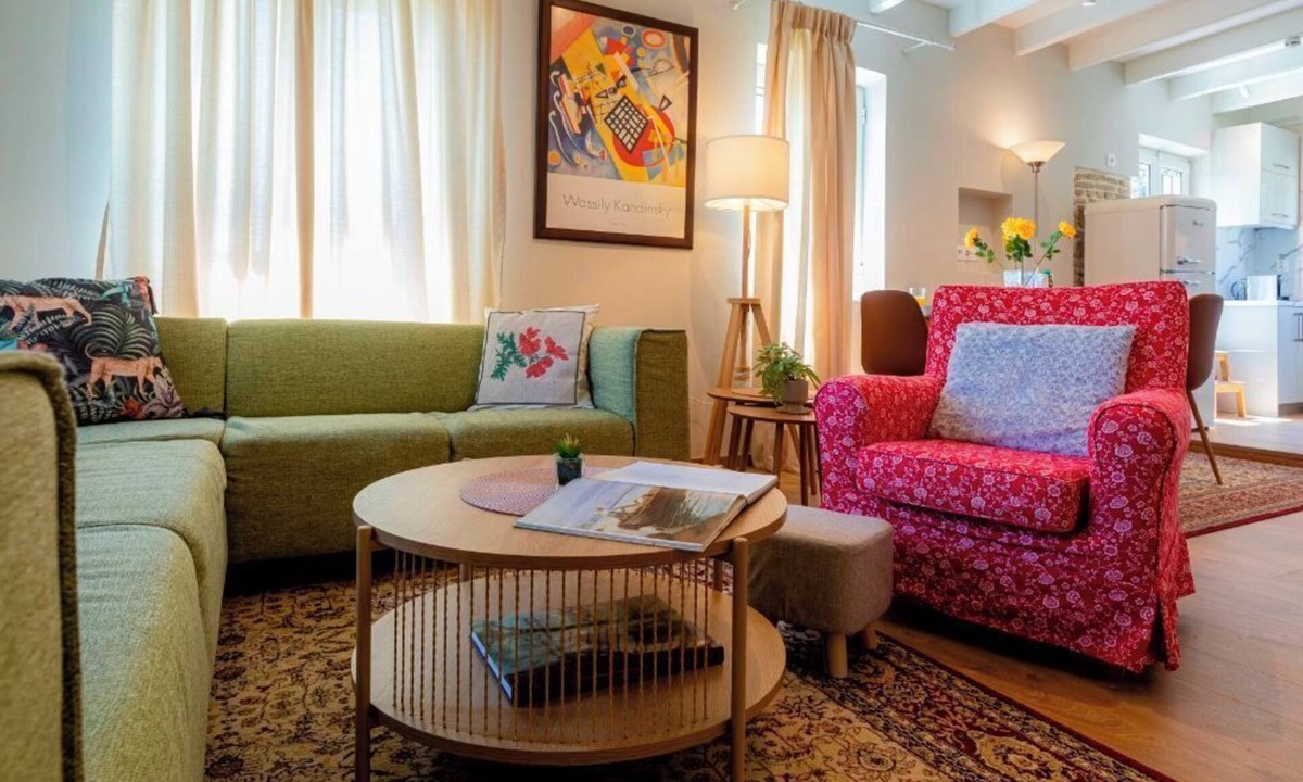 Old Town Apartment | Vista Tegola - a stylish two-level apartment