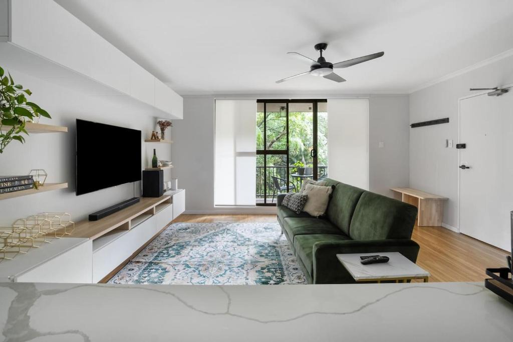 Pyrmont Apartment | Viva Verdant - Stroll to Darling Harbour and CBD