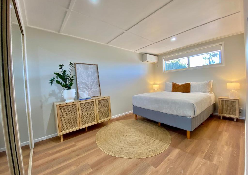 Warana House | Walk to beach - 3bed House - Pet & kid friendly