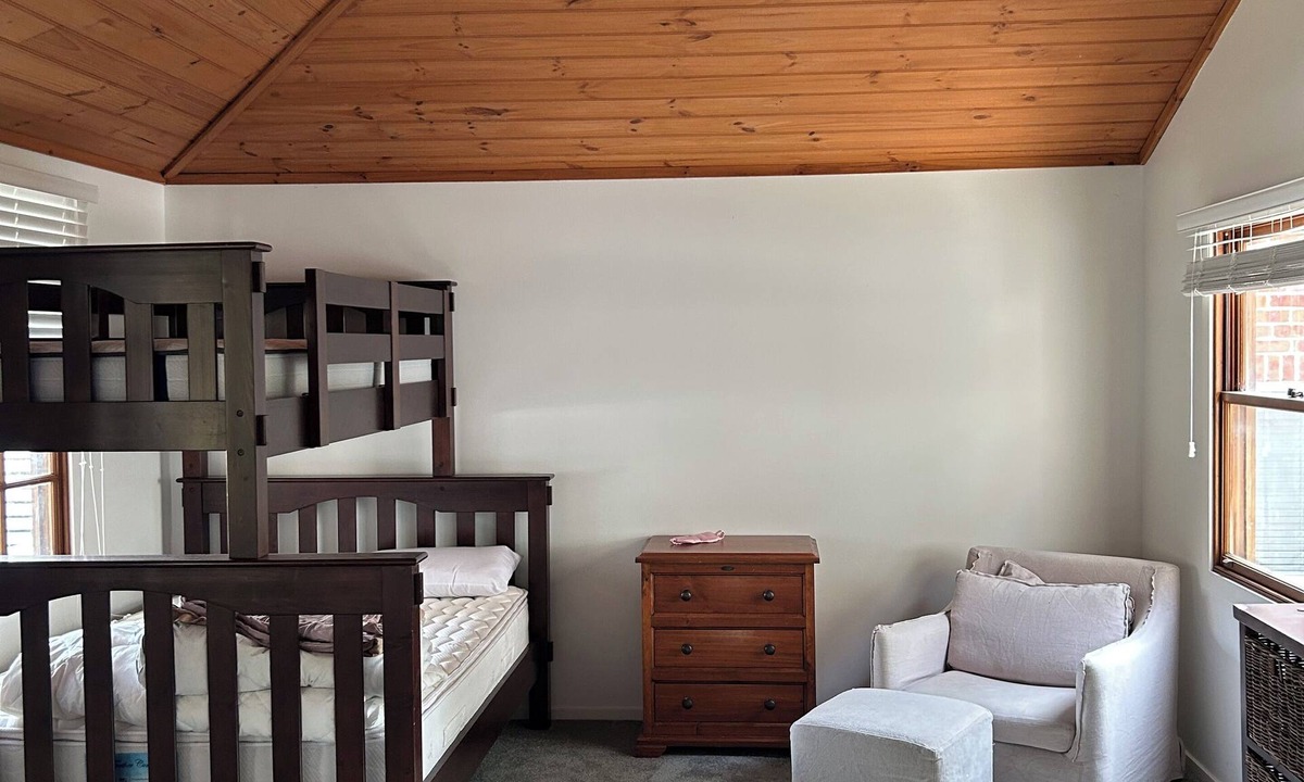 Bateau Bay House | Walk to beach, cafes, national parks from chic coastal retreat