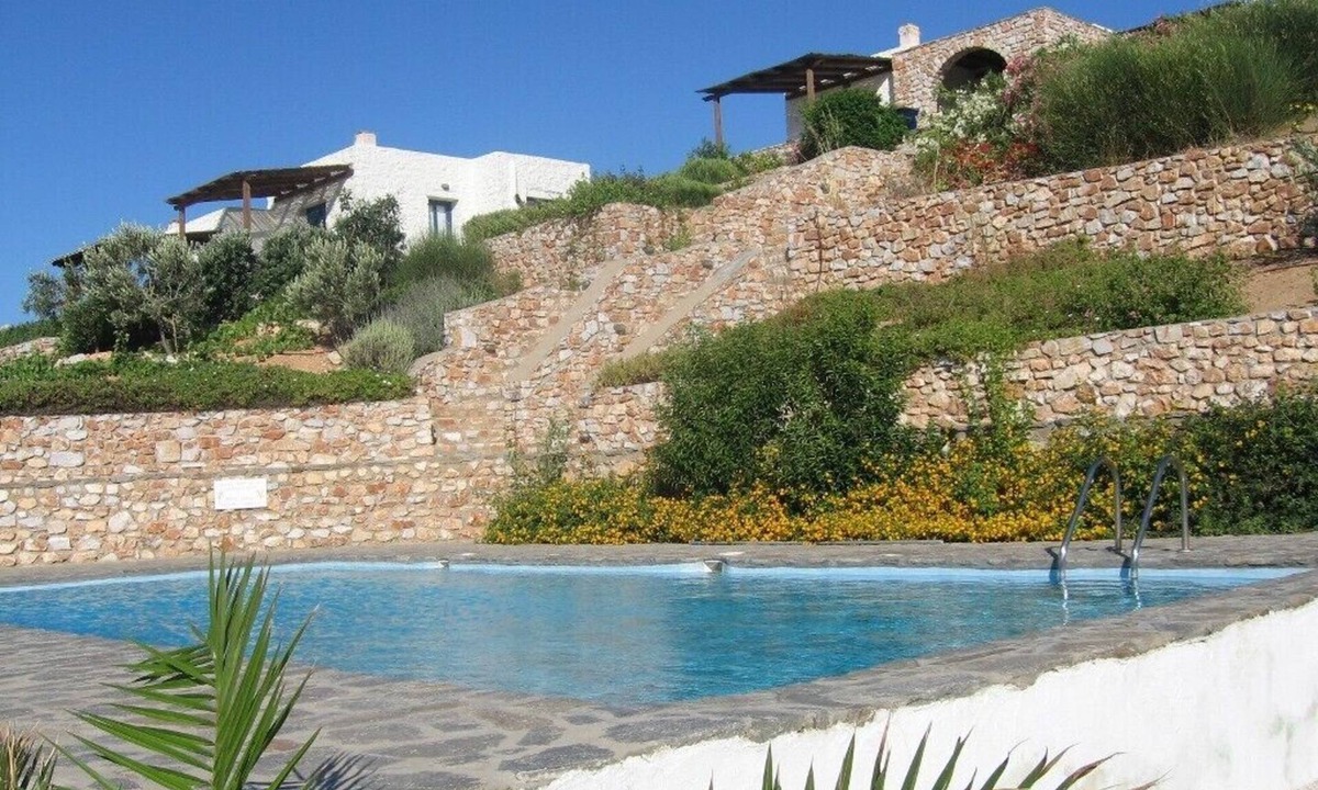 Krotiri Villa | Walk to the Beach, spacious Family villa with shared Pool & BBQ
