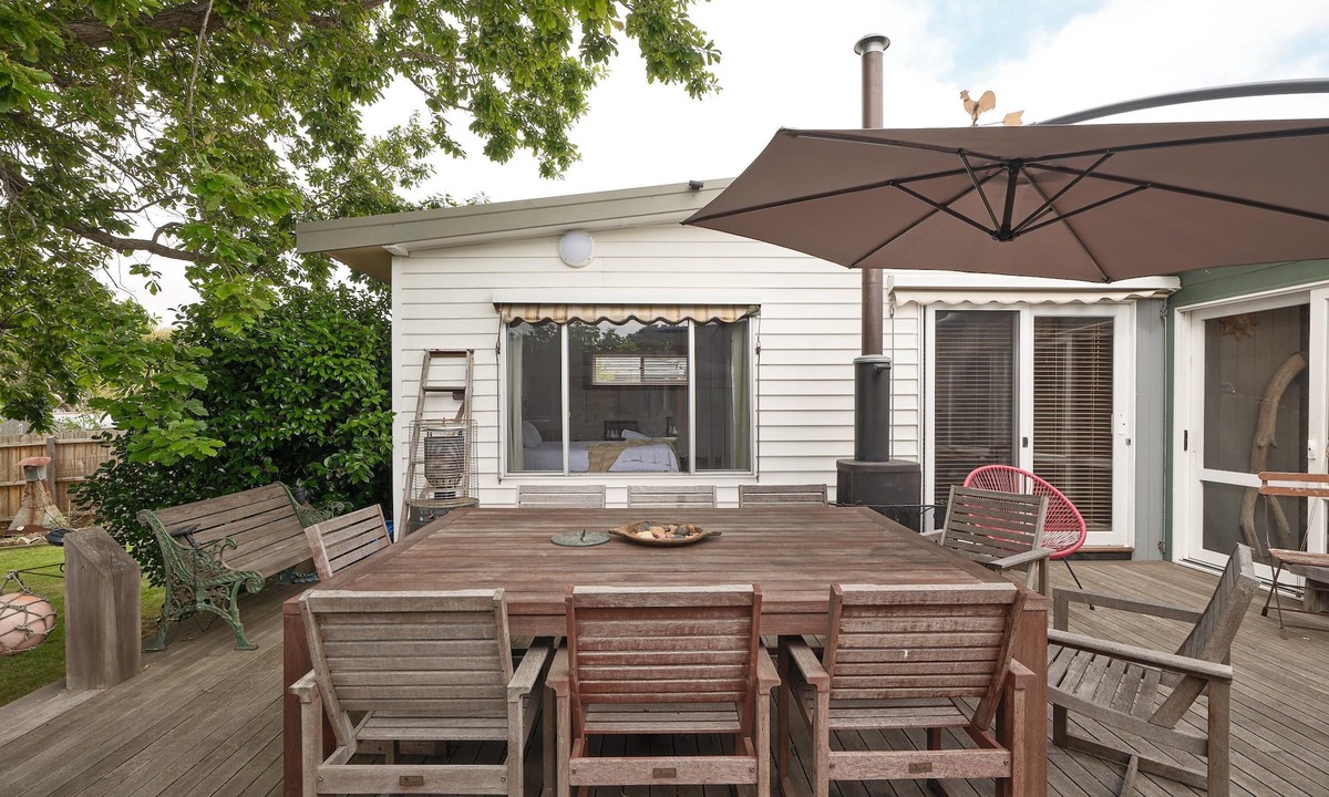 Rosebud House | Warraburra Beach Shack Rosebud - with private beach box. 1 NIGHT FREE!* - Enjoy your own beach box with chairs, umbrella, boogie boards and more!