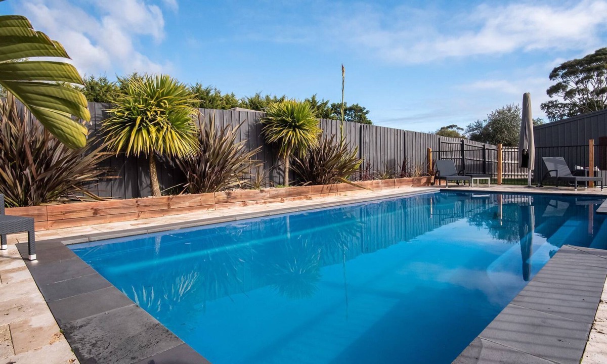 Rosebud House | Waterfall Gully Retreat with Gas heated Pool