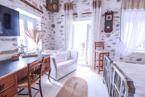 Ano Siros House | Whereabout Travels - Rustic house in Ano Syros