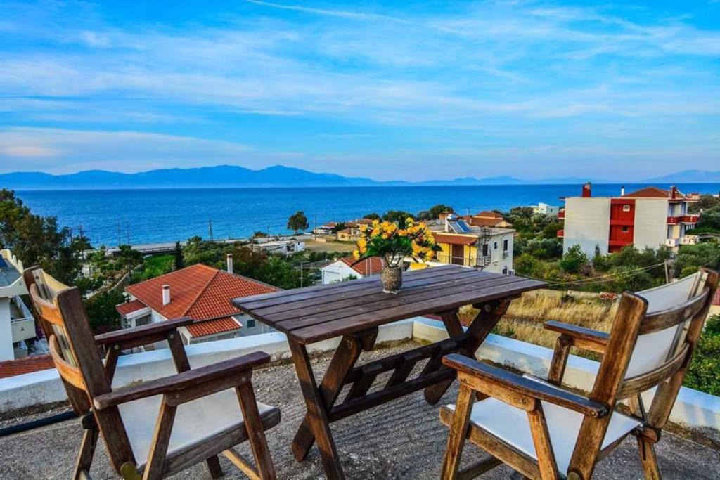 Xylokastro-Evrostina House | White Villa