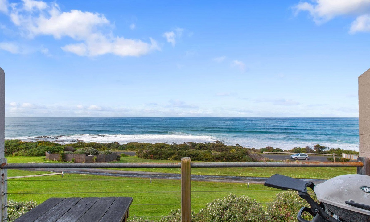 Wongarra Apartment | Whitecrest 10 - Front row views of the Southern Ocean - Great Ocean Road Apollo Bay