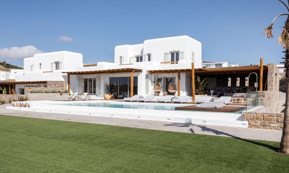 Xilokeratidi Villa | Whitewashed Luxury With Epic Views