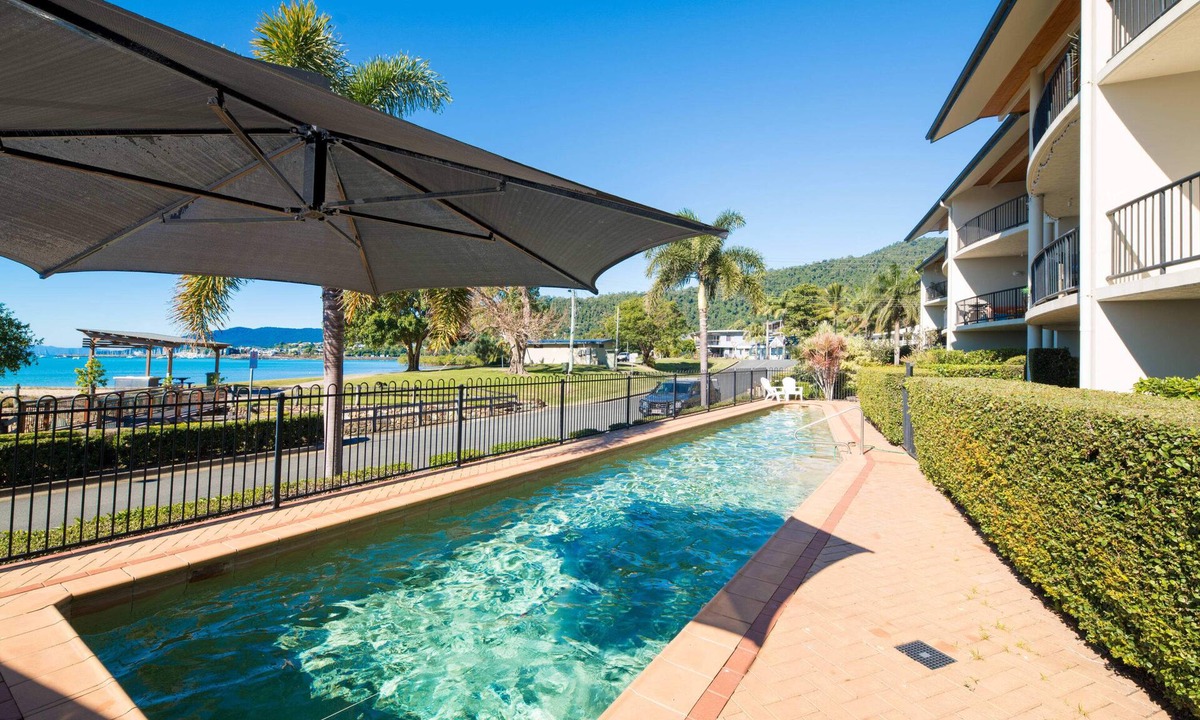 Cannonvale Apartment | Whitsunday Beachfront Apartment on Coral Esplanade