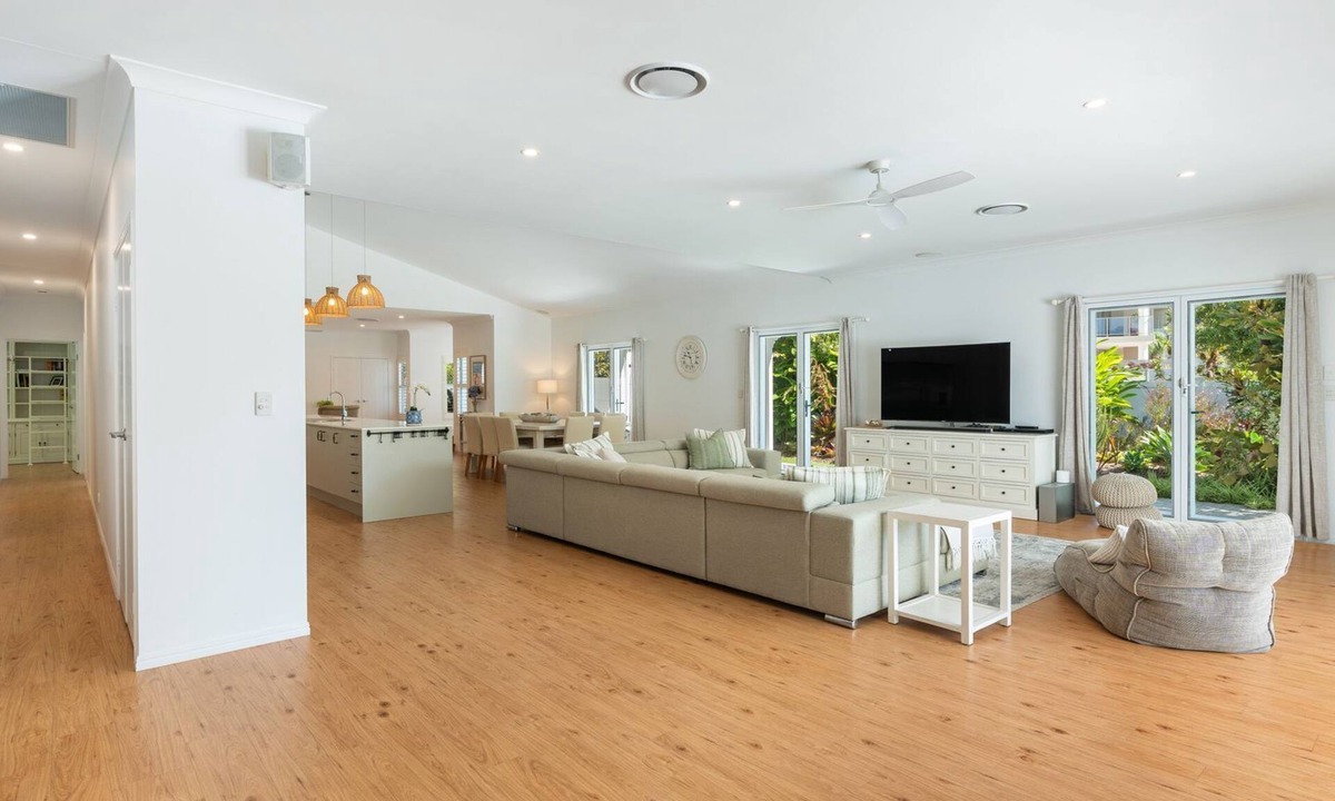 Mount Coolum House | Winders Beach House - Stunning Beachfront Home
