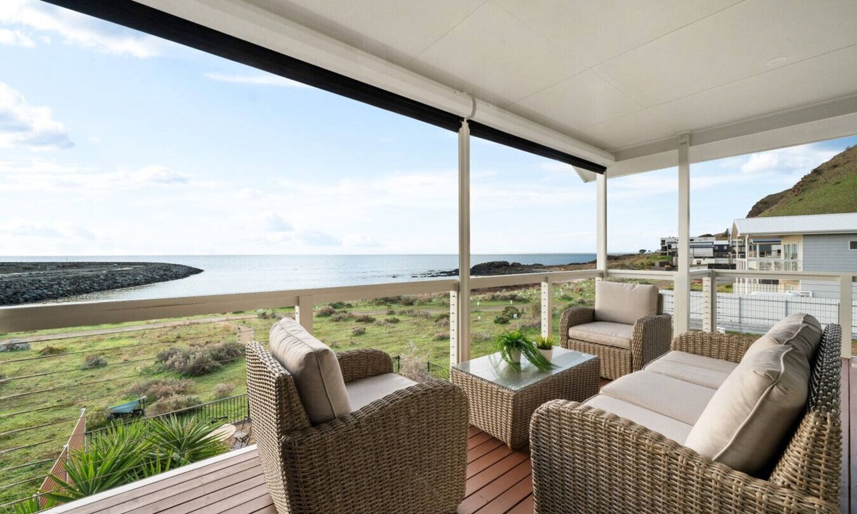 Wirrina Cove House | Wirrina Waters Stunning Horizons with Hot Tub