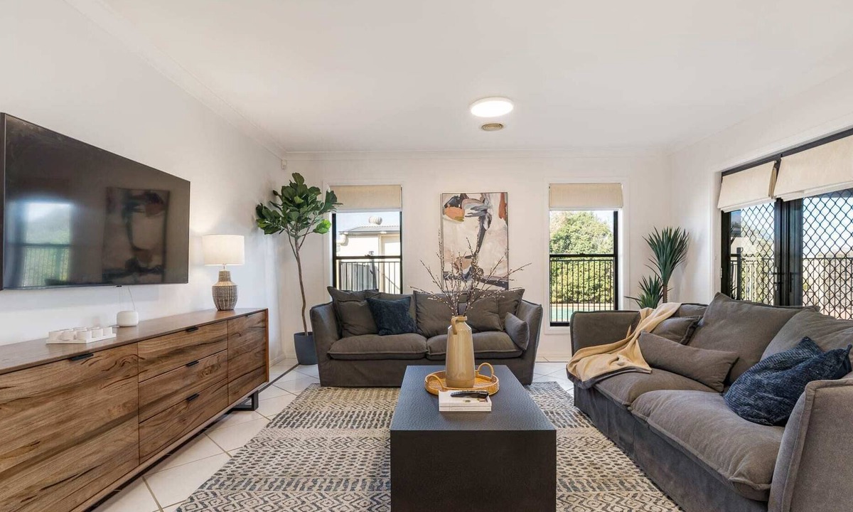 Bletchington House | Wonderful Roselawn - Great Location with Pool!