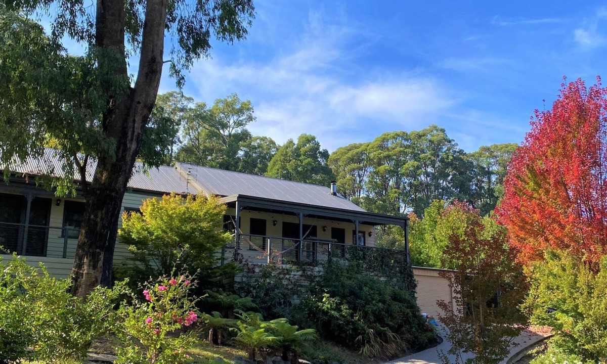 Marysville House | WOODBINE LODGE- Picture perfect and meticulously maintained