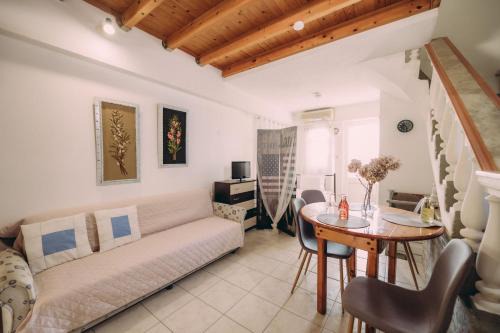 Archaia Olympia House | Yiannis' Maizonette Ancient Olympia - Happy Rentals