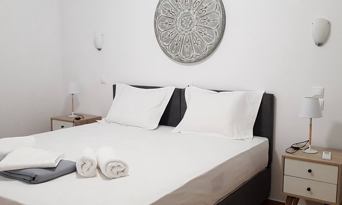 Athens City Centre House | "Your Home @Acropolis Museum" by YHA