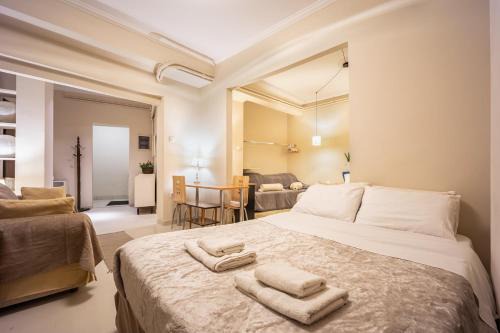 Koukaki Apartment | Zacharitsa APT at Acropolis up 4 guests by LODGESPOT