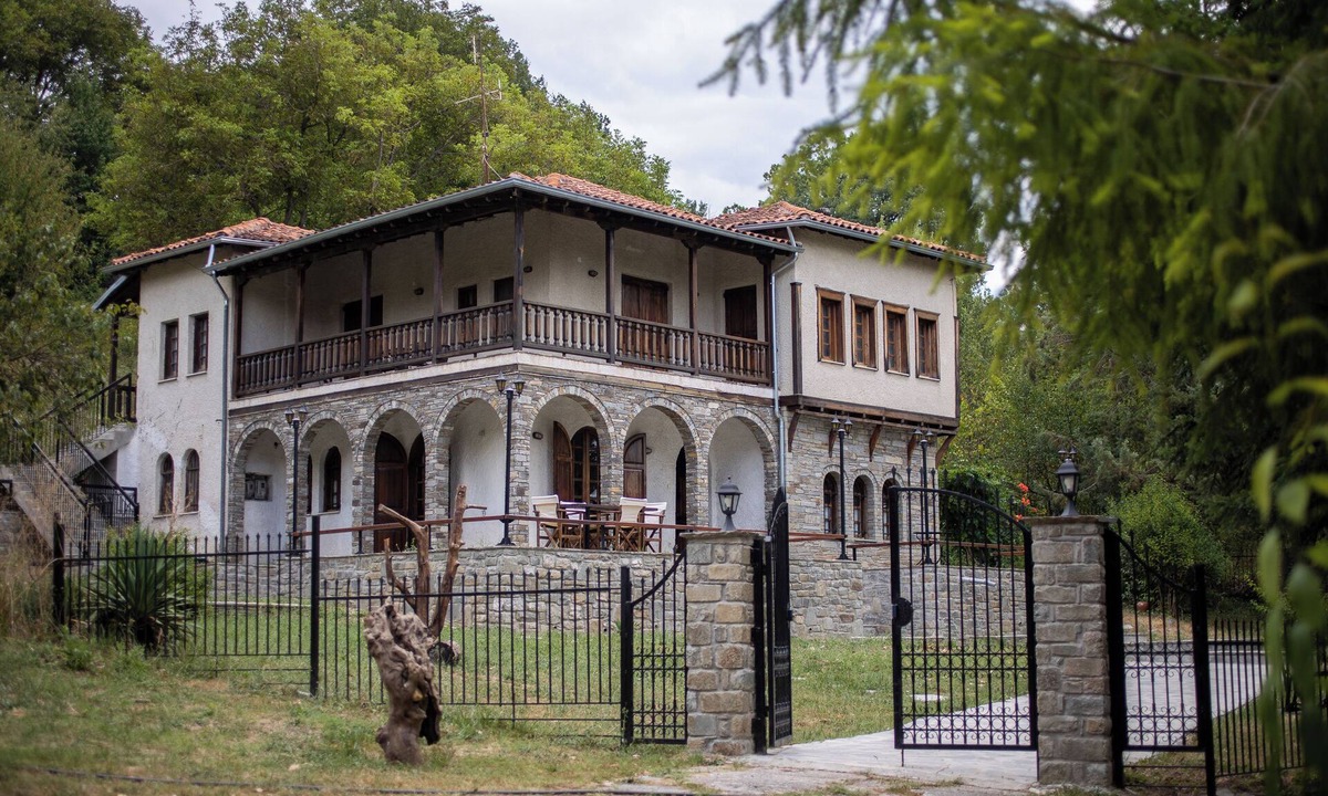 Grevena House | Zenios Dionysos - Traditional villa overlooking Pindos