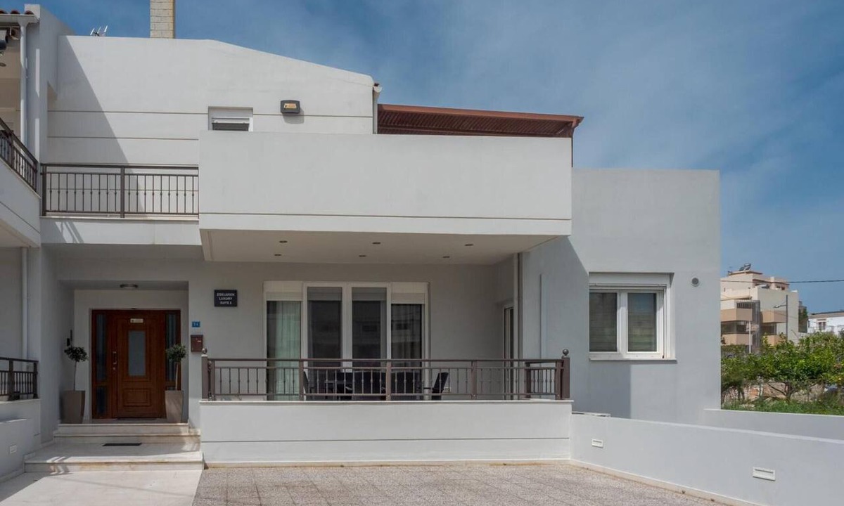 Heraklion Apartment | Zoelgrek Luxury Suite 2 Apartment with Shared Terrace, Wi-Fi & Air Conditioning