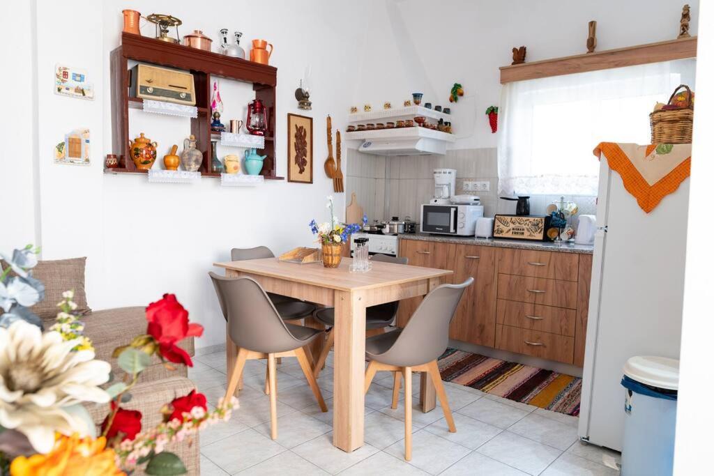 Marmari Apartment | Zografia - Charming House near the coast