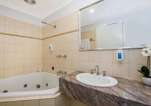 1 Bedroom Apartment with Spa Warrnambool