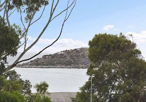 1 Viking St - Spacious Family Home with Sea Views