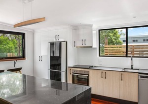 11 Naiad Court - Rainbow Shores. Pool, walk to beach. Wifi