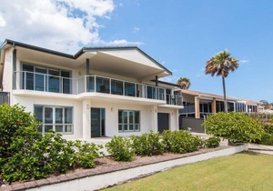 12 Cliff Road - Across from One Mile Beach!