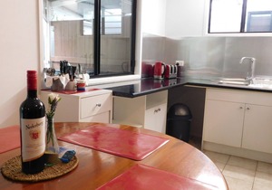 2 bedrooms, Fenced Yard for Dog, Gas BBQ, Firepit for marshmallow nights!