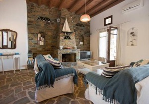 2AG252-House with a pool in Andros in Koumárion