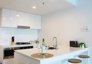 2BR Food & Drink Hub ★Gym★Pool★Views★Roof Terrace