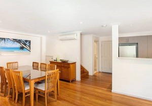 3 bedroom townhouse close to town