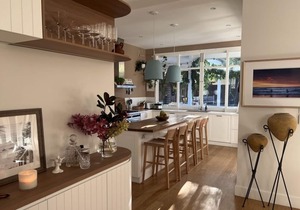 300m to Freshwater Beach, 4 bedroom + Guest + pool