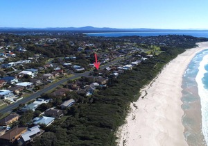 40 Underwood Road with Swimming Pool, Linen and WiFi.