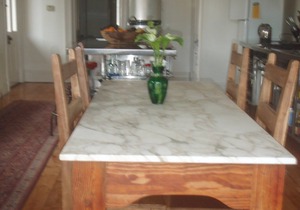 A Grand South Melbourne Terrace less than 1km to CBD with Parking .