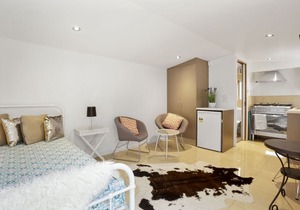 ABODE ON ADENEY FREE WIFI / PET FRIENDLY